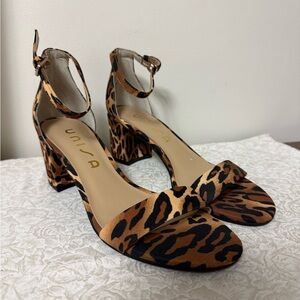Unisa Animal Print Leopard Block Heel Ankle Strap Sandals Size 8 Prom Date Night